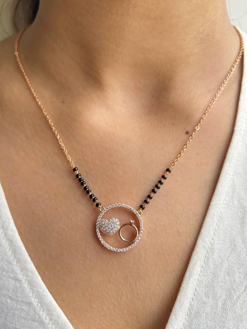 Aavrin Circle Heart Mangalsutra